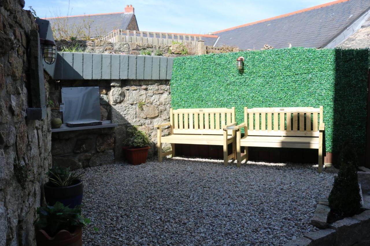 Large Cottage, 3 Beds All En-Suite, Small Village Location Overlooking Mousehole Penzance Luaran gambar